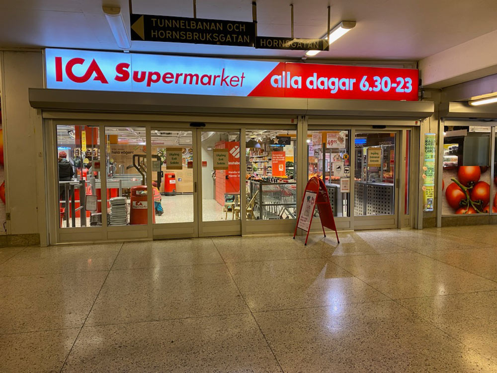 Sapa 2050 och Jalusier Abax 70 på Ica Supermarket