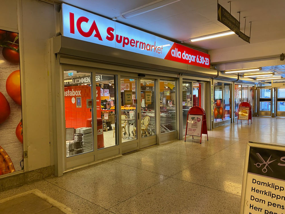 Sapa 2050 och Jalusier Abax 70 på Ica Supermarket
