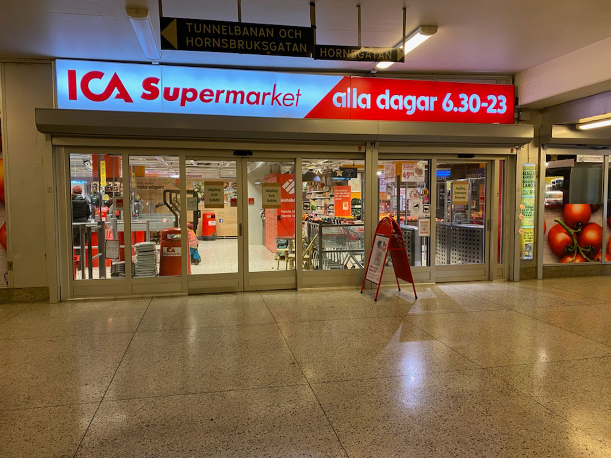 Sapa 2050 och Jalusier Abax 70 på Ica Supermarket